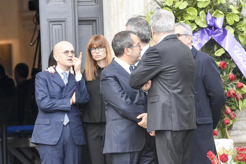 Frizzi, Gerry Scotti, la lettera e commozione in diretta a Domenica Live