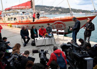 Migranti, ecco perché il Gip ha dissequestrato la nave Ong. Ma è polemica