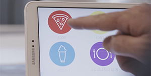 Samsung crea PizzAut, app che aiuta i ragazzi autistici a lavorare in pizzeria