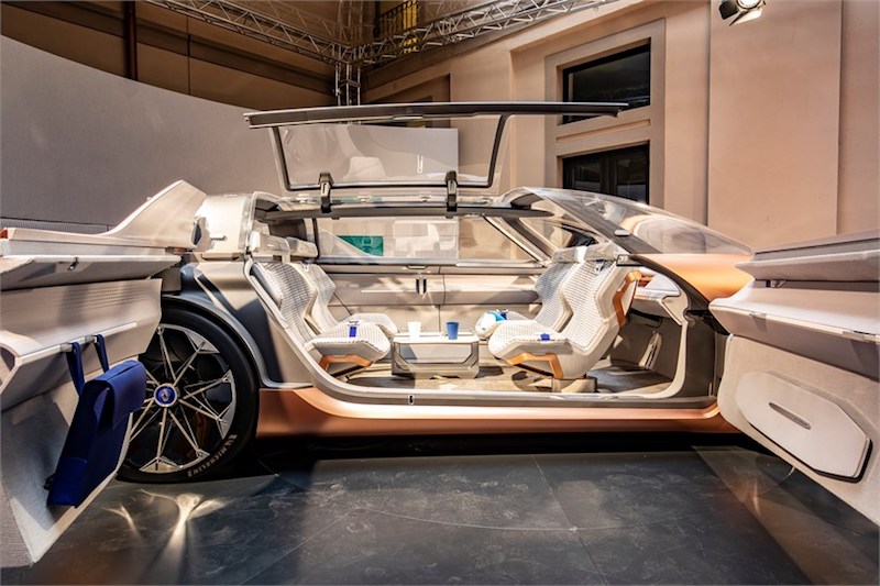 SYMBIOZ prefigura, secondo Renault, la visione del futuro della mobilità SYMBIOZ prefigura, secondo Renault, la visione del futuro della mobilità