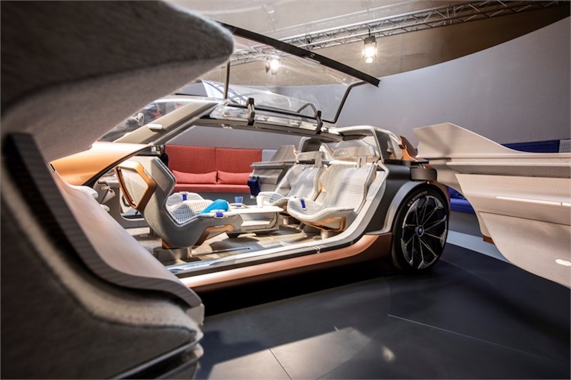 SYMBIOZ prefigura, secondo Renault, la visione del futuro della mobilità SYMBIOZ prefigura, secondo Renault, la visione del futuro della mobilità