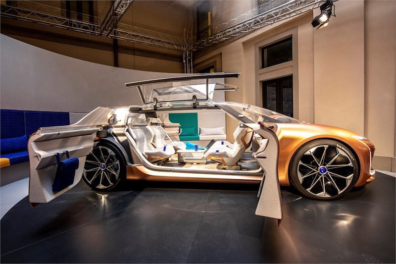 SYMBIOZ prefigura, secondo Renault, la visione del futuro della mobilità SYMBIOZ prefigura, secondo Renault, la visione del futuro della mobilità