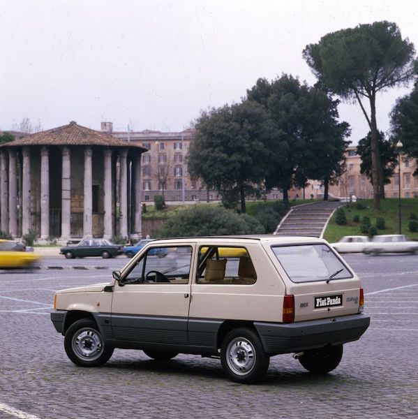 Alla Triennale Design Museum, Fiat 500 e Panda icone della mobilità Alla Triennale Design Museum, Fiat 500 e Panda icone della mobilità