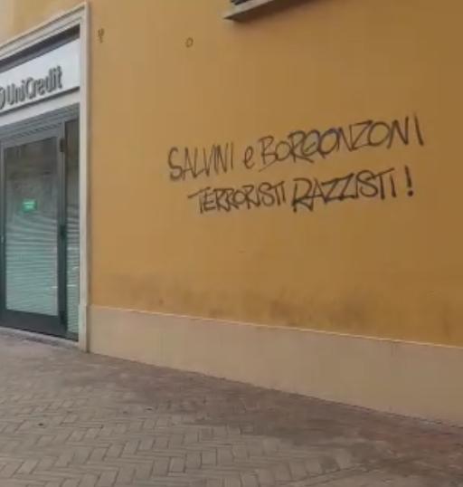 Lega, minacce di morte a Lucia Borgonzoni. Razzista, finisci appesa. Esclusivo Lega, minacce di morte a Lucia Borgonzoni. Razzista, finisci appesa. Esclusivo