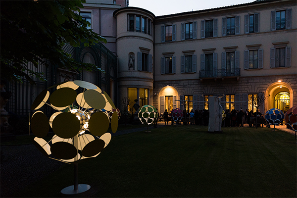 Intesa Sanpaolo: alle Gallerie d’Italia l’installazione artistica Dandelion Intesa Sanpaolo: alle Gallerie d’Italia l’installazione artistica Dandelion