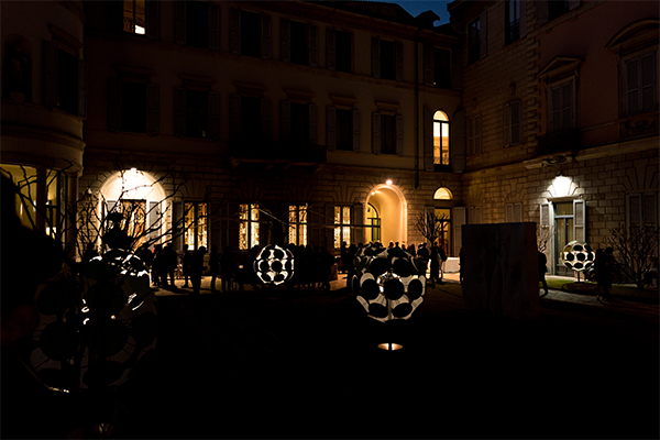 Intesa Sanpaolo: alle Gallerie d’Italia l’installazione artistica Dandelion Intesa Sanpaolo: alle Gallerie d’Italia l’installazione artistica Dandelion