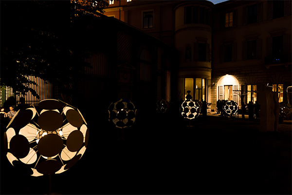 Intesa Sanpaolo: alle Gallerie d’Italia l’installazione artistica Dandelion Intesa Sanpaolo: alle Gallerie d’Italia l’installazione artistica Dandelion