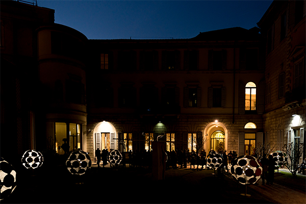 Intesa Sanpaolo: alle Gallerie d’Italia l’installazione artistica Dandelion Intesa Sanpaolo: alle Gallerie d’Italia l’installazione artistica Dandelion
