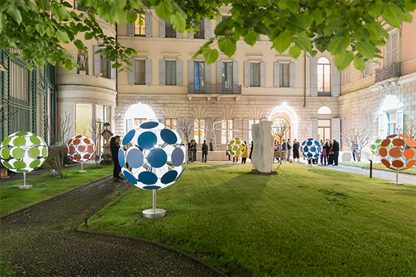 Intesa Sanpaolo: alle Gallerie d’Italia l’installazione artistica Dandelion Intesa Sanpaolo: alle Gallerie d’Italia l’installazione artistica Dandelion