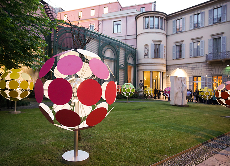 Intesa Sanpaolo: alle Gallerie d’Italia l’installazione artistica Dandelion Intesa Sanpaolo: alle Gallerie d’Italia l’installazione artistica Dandelion