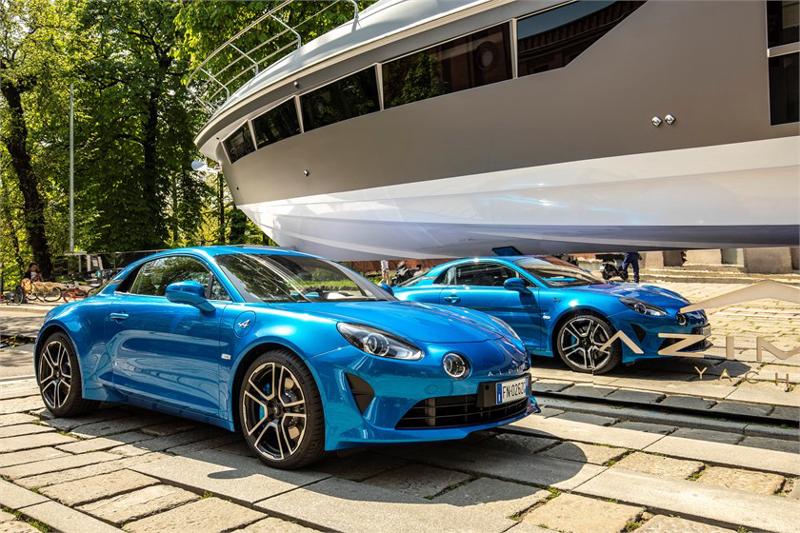 Alpine sceglie la passerella della Design Week per presentare la A110 Alpine sceglie la passerella della Design Week per presentare la A110