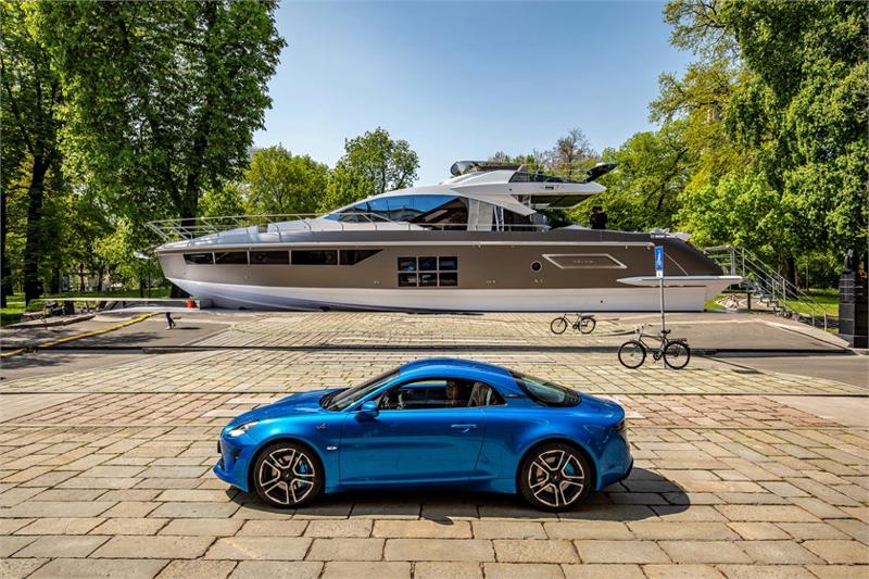 Alpine sceglie la passerella della Design Week per presentare la A110 Alpine sceglie la passerella della Design Week per presentare la A110