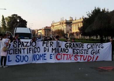 Statale, il corteo: “No al trasferimento nell’area ex Expo”