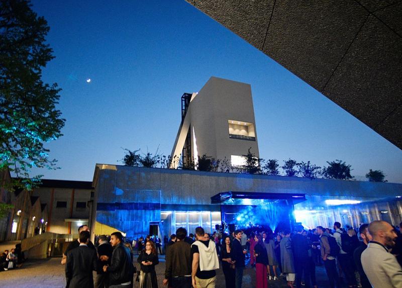 Fondazione Prada, l’inaugurazione della Torre di Koolhaas. FOTO