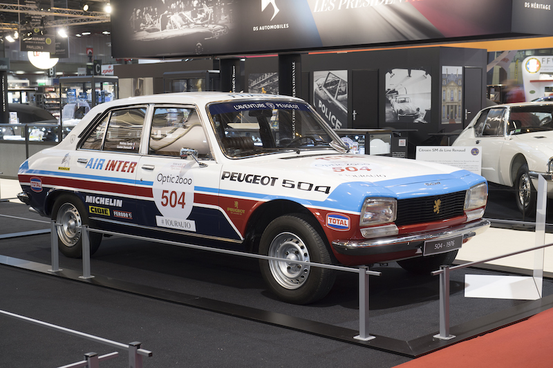 Due Peugeot 504 berlina al via del Tour Auto 2018