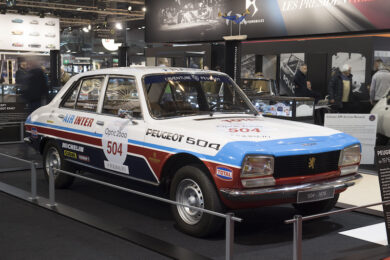 Due Peugeot 504 berlina al via del Tour Auto 2018
