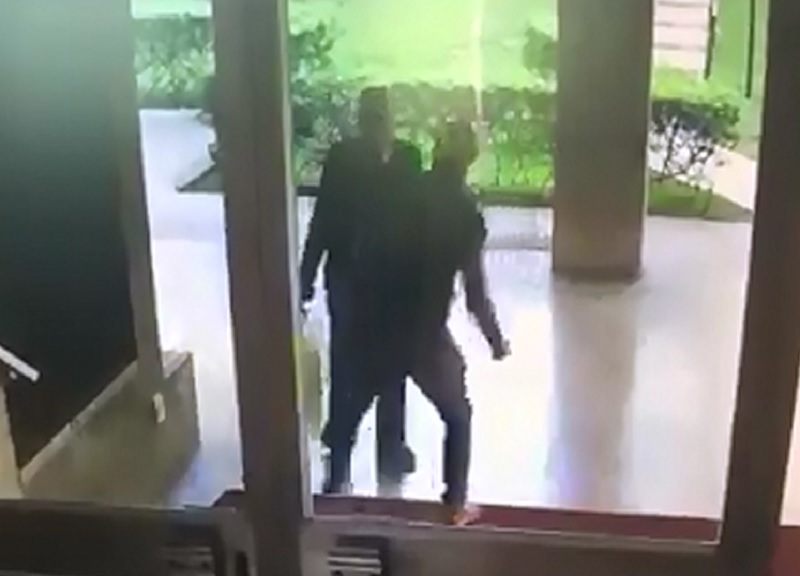 Anziano preso a pugni in faccia per rapina: è in coma. FOTO e VIDEO Anziano preso a pugni in faccia per rapina: è in coma. FOTO e VIDEO