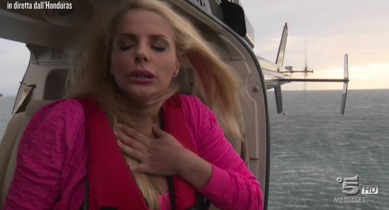 Isola Famosi 2018, Bianca Atzei al pronto soccorso per un malore