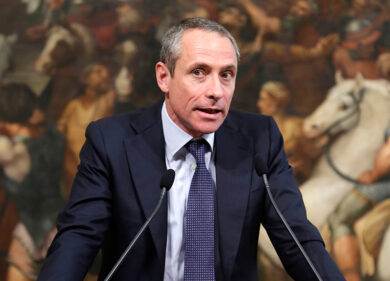 Poste Italiane: firmato accordo quadro con 20 associazioni dei consumatori