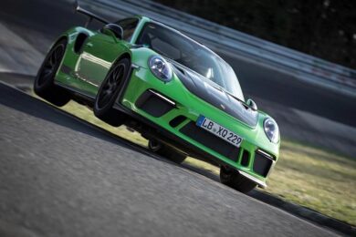 La nuova Porsche 911 GT3 RS sfida l’”Inferno verde”