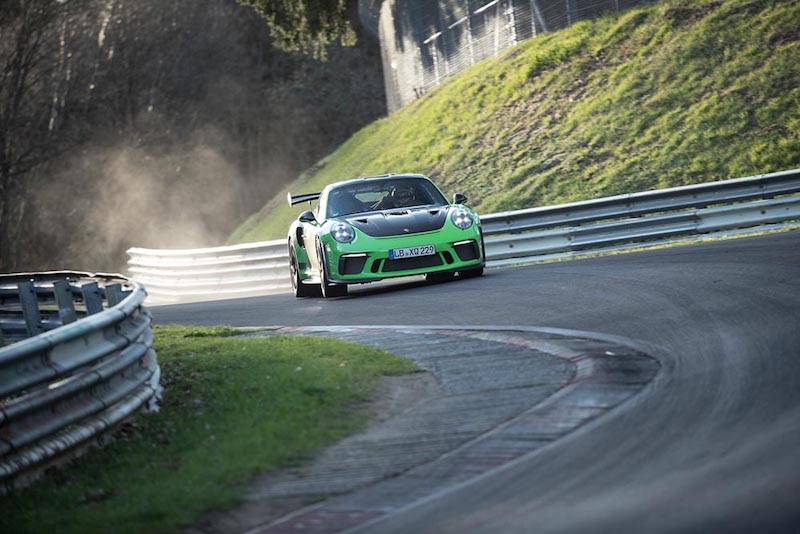 La nuova Porsche 911 GT3 RS sfida l’”Inferno verde”