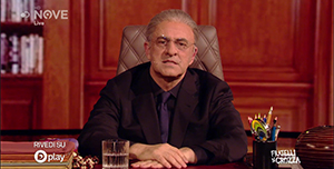 Crozza/De Luca: “Accordo PD-M5s? Solo se me lo chiedono in ginocchio”