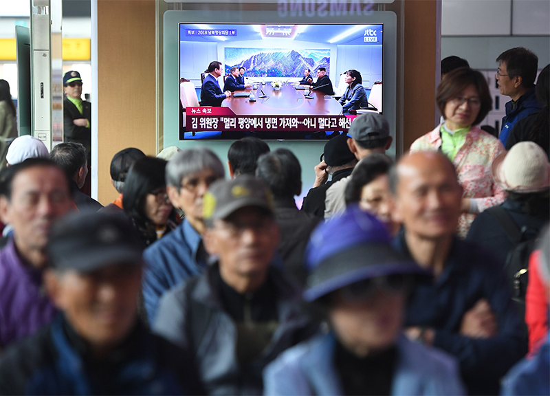 Coree, incontro Kim-Moon al confine. “Guerra finita, ora una nuova storia”