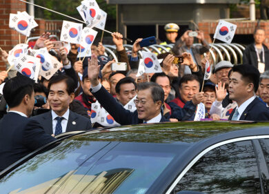 Coree, incontro Kim-Moon al confine. “Guerra finita, ora una nuova storia”