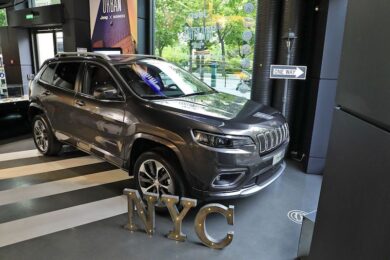 Jeep Adventure, sbarca al MotorVillage Champs-Elysées