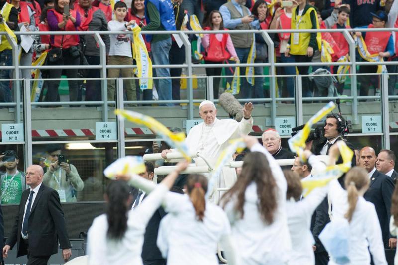 Papa Francesco visita la casa famiglia di Tor De’ Schiavi per ragazzi disabili