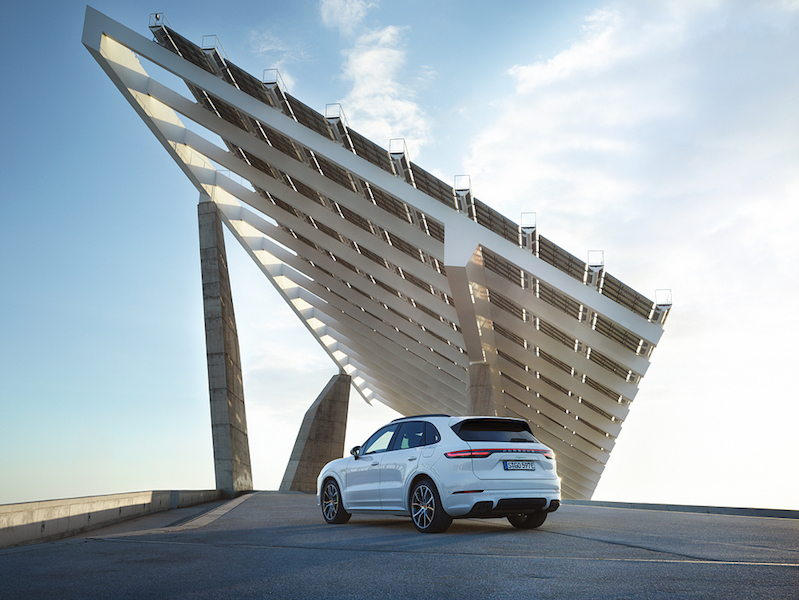 Porsche Cayenne, arriva la versione ibrida plug-in Porsche Cayenne, arriva la versione ibrida plug-in