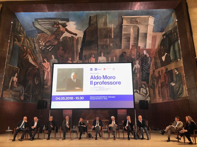 Aldo Moro professore: i ricordi degli alunni nella docufiction con Castellitto Aldo Moro professore: i ricordi degli alunni nella docufiction con Castellitto