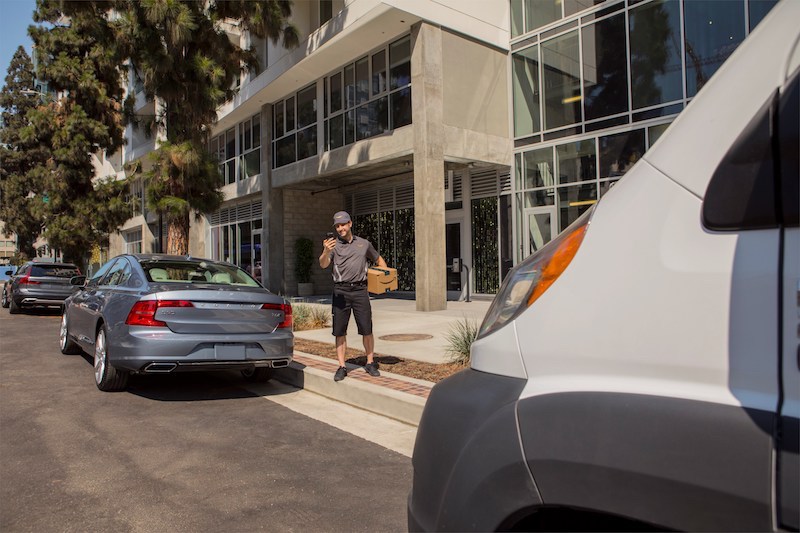 Con Volvo On Call il pacco Amazon ti arriva direttamente in auto