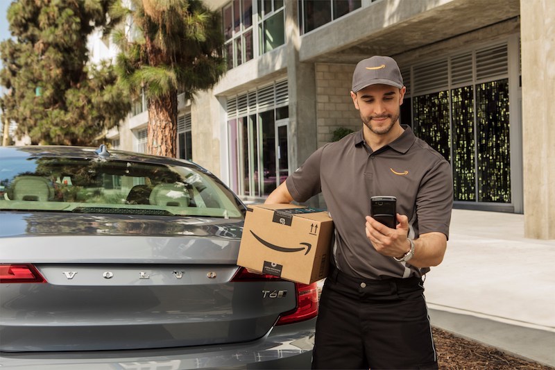 Con Volvo On Call il pacco Amazon ti arriva direttamente in auto