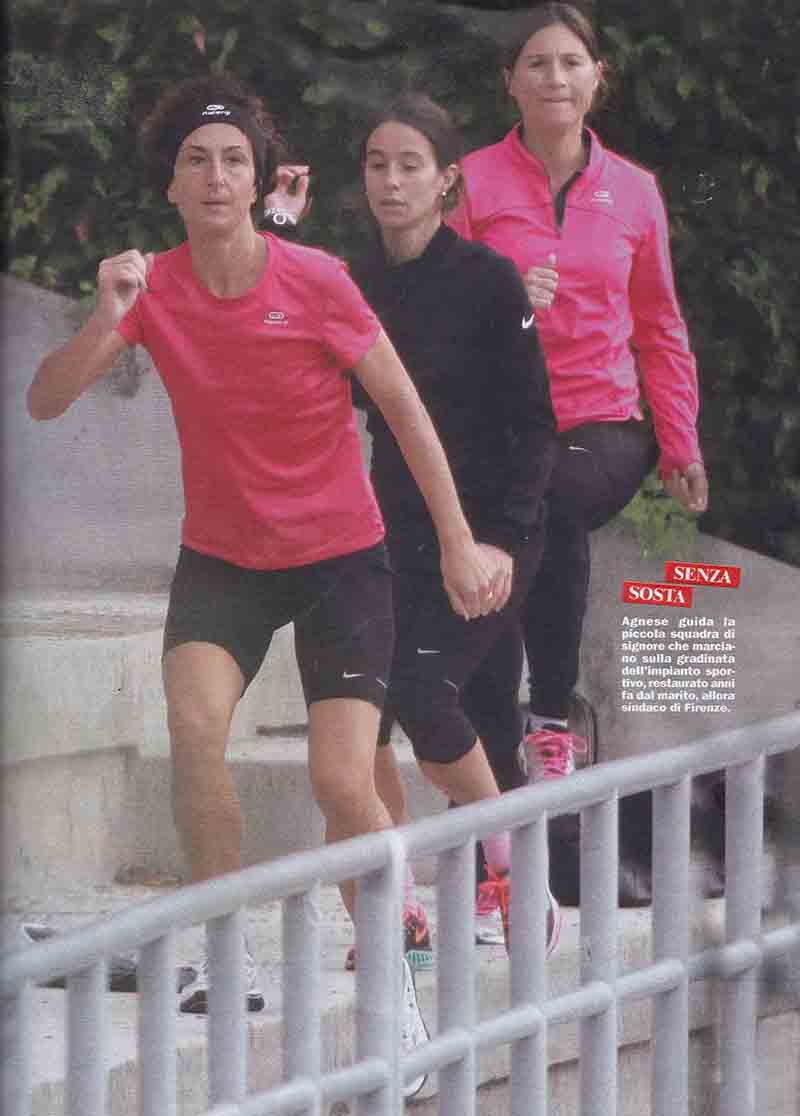 Agnese Renzi, che look! Gonna corta, tacchi alti, nuova pettinatura. FOTO