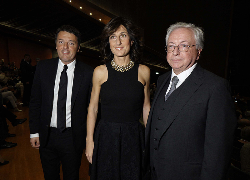 Agnese Renzi, che look! Gonna corta, tacchi alti, nuova pettinatura. FOTO