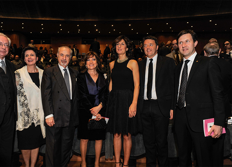 Agnese Renzi, che look! Gonna corta, tacchi alti, nuova pettinatura. FOTO