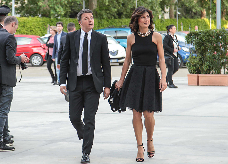 Agnese Renzi, che look! Gonna corta, tacchi alti, nuova pettinatura. FOTO