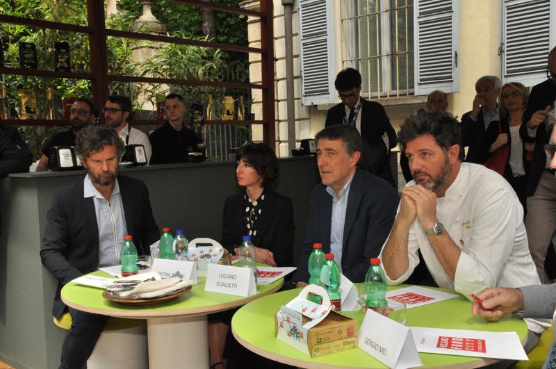 Milano Food City: sfida ai fornelli tra Sala, Fontana e Sangalli. FOTO Milano Food City: sfida ai fornelli tra Sala, Fontana e Sangalli. FOTO