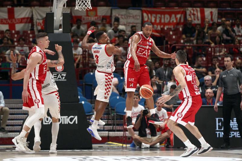 Olimpia Milano-Pistoia 101-74: ora lo spareggio con Venezia per il primo posto Olimpia Milano-Pistoia 101-74: ora lo spareggio con Venezia per il primo posto