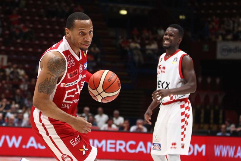 Olimpia Milano-Pistoia 101-74: ora lo spareggio con Venezia per il primo posto Olimpia Milano-Pistoia 101-74: ora lo spareggio con Venezia per il primo posto