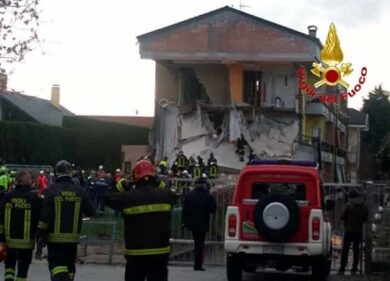 Crollo palazzina a Rescaldina, non si esclude la responsabilità di una persona