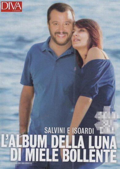 Matteo Salvini ed Elisa Isoardi, passione e giochi sulla spiaggia