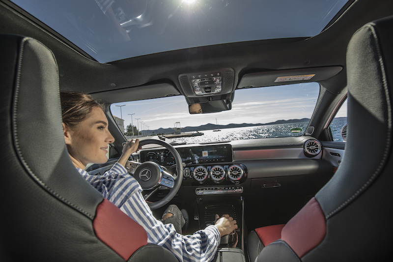 Nuova Mercedes-Benz Classe A, la prima auto con intelligenza artificiale Nuova Mercedes-Benz Classe A, la prima auto con intelligenza artificiale