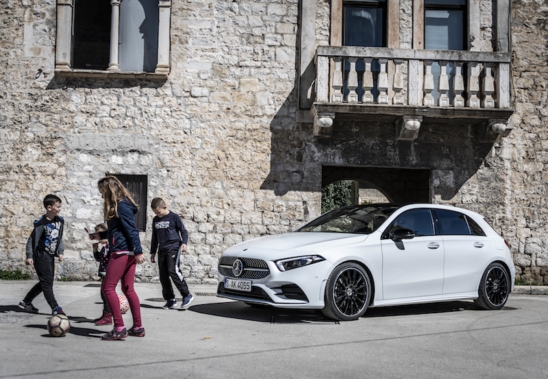 Nuova Mercedes-Benz Classe A, la prima auto con intelligenza artificiale Nuova Mercedes-Benz Classe A, la prima auto con intelligenza artificiale