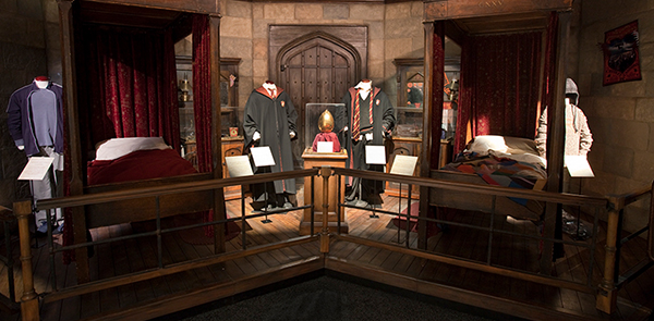 Harry Potter, super mostra: la magia di Hogwarts scende su Milano Harry Potter, super mostra: la magia di Hogwarts scende su Milano