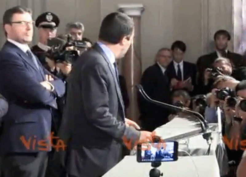 Il foglietto di appunti di Salvini al Quirinale