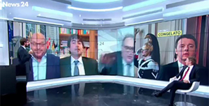 Rainews24, la sedia si rompe ed il professore Giulio Sapelli cade in terra