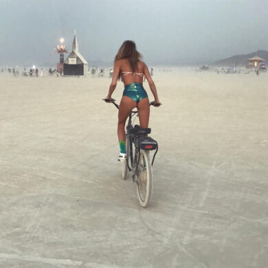 Bike sharing: cumuli di bici rotte e abbandonate in Cina