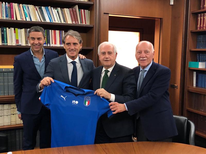 Nazionale, Mancini: “Balotelli lo chiamo. Pirlo e Buffon..” Nazionale, Mancini: “Balotelli lo chiamo. Pirlo e Buffon..”